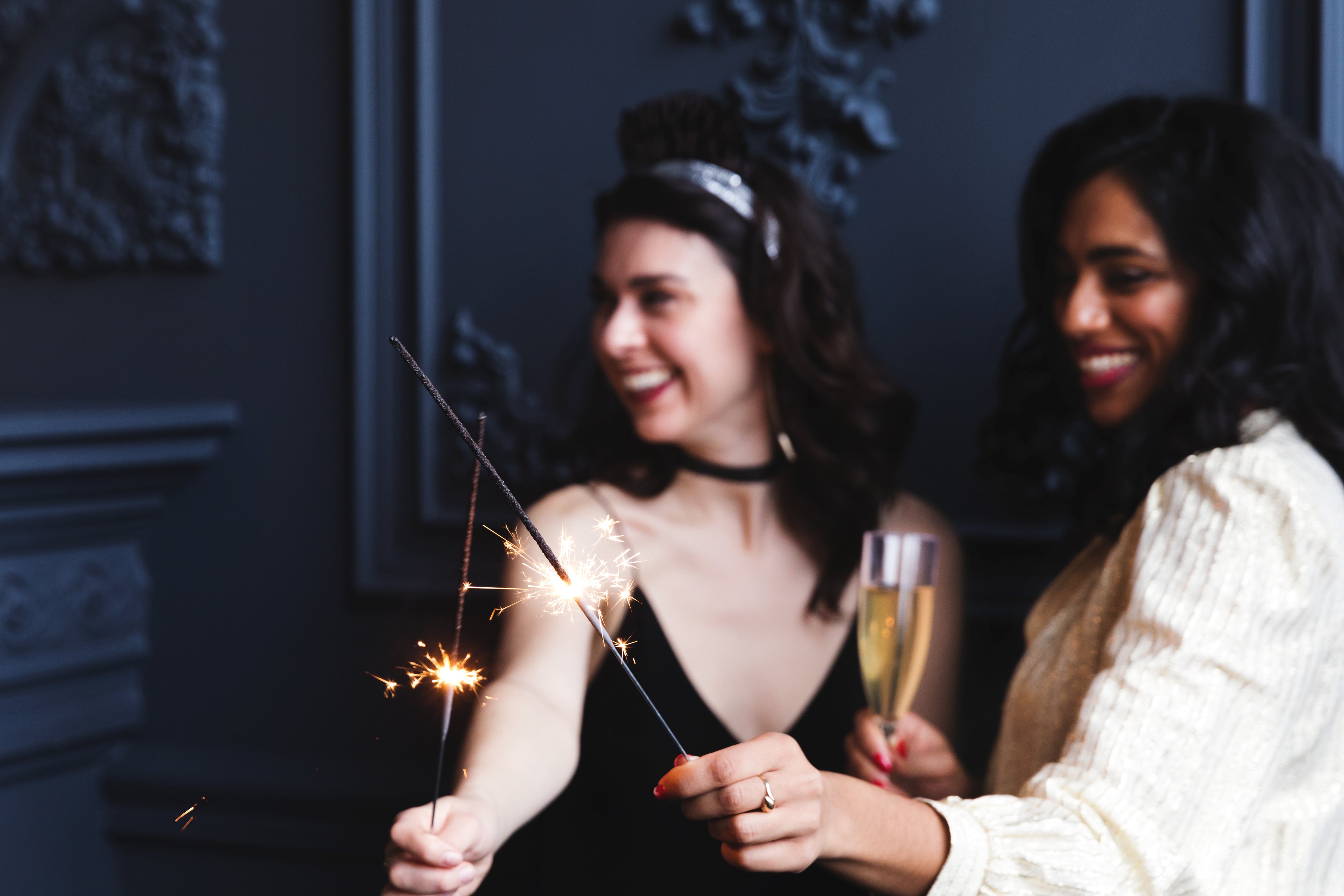 files/women-with-sparklers-and-champagne.jpg